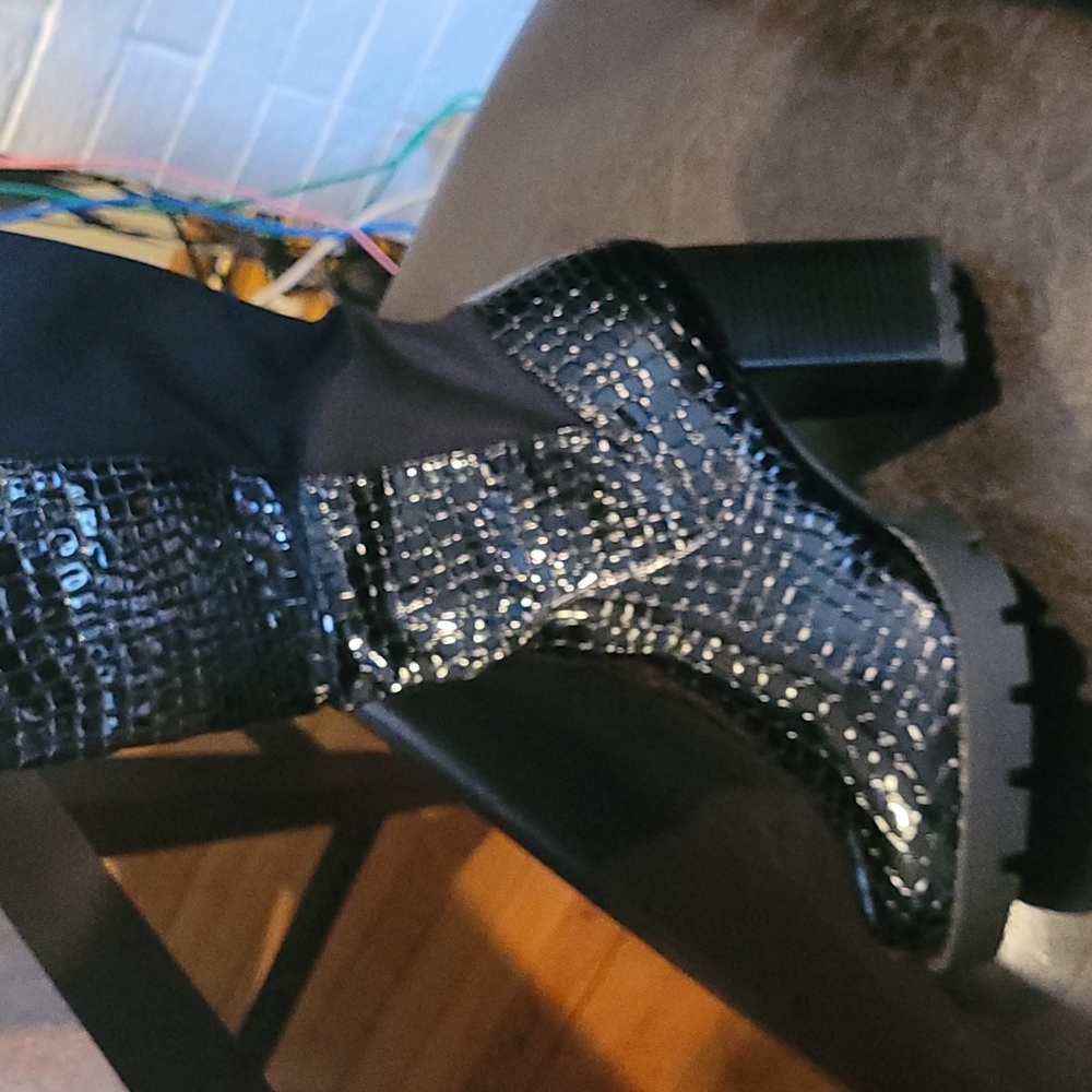 Boot - Picture 4 of 5